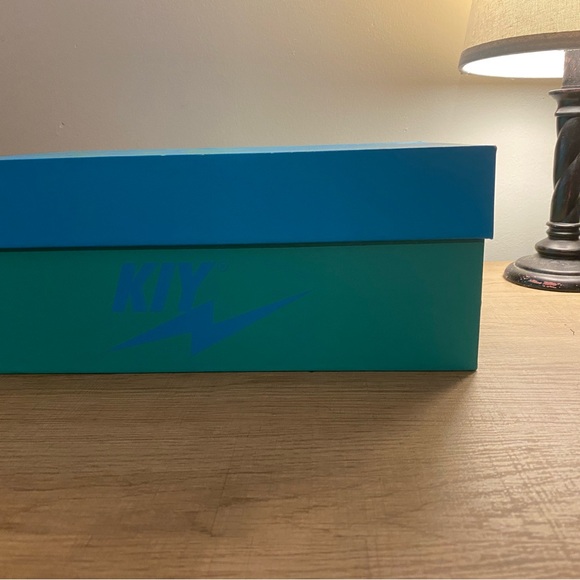 Kool Kia’s size 12 I’m willing tog to negotiate the price - Picture 2 of 9